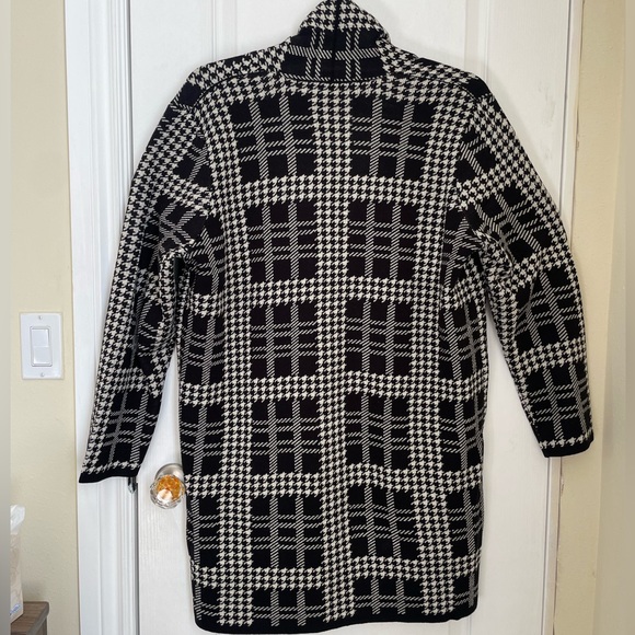 NWT ANNE KLEIN LONG CARDIGAN/SWEATER. ONE BUTTON CLOSURE. Elegant and cozy. - Picture 8 of 16